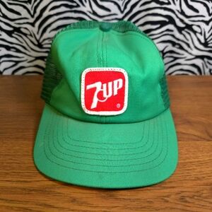 EXP996 0424 Thrifted Vintage 7UP Green Trucker Hat GWOSLOO.15